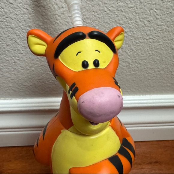 Disneyland Tigger Water Bottle Vintage - Picture 2 of 6